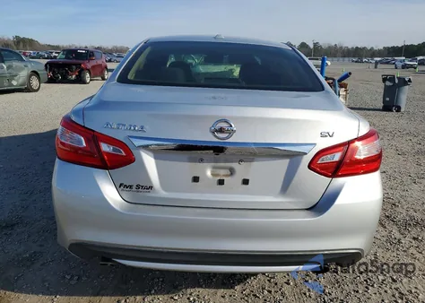 2017 Nissan Altima 2.5 z USA, uszkodzony, nr VIN 1N4AL3AP1HC137912